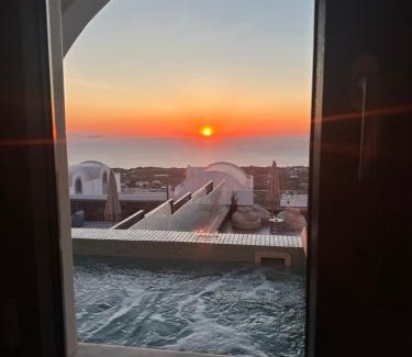 Fira Apartment | Unforgettable Kudos Suites Firostefani with Ocean Views