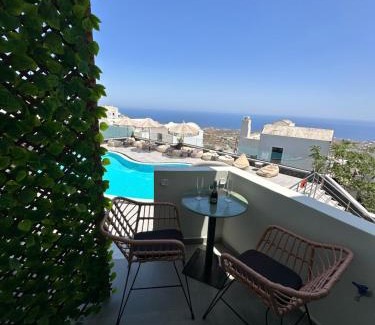 Fira Apartment | Unforgettable Kudos Suites Firostefani with Ocean Views