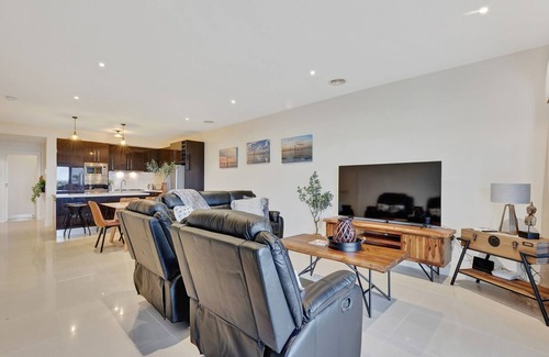 Yarrawonga House | Serene Kudoya Waters with Parkland and Lake Views