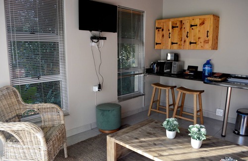 Addo Bed & Breakfast | Discover Kududu Guest House: Family-Friendly with Pool & Breakfast