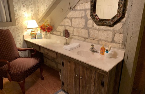 New Braunfels Bed & Breakfast | Relax at Kuebler Waldrip Haus B&B: Guest Rated 9.8/10