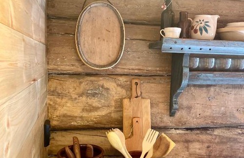 Skjaak House | Experience Kufjøset: Child-Friendly Retreat with Hot Tub