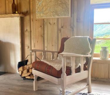 Skjaak House | Experience Kufjøset: Child-Friendly Retreat with Hot Tub