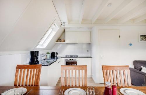 Zwiggelte House | Kuifeend I Chalet met Modern Interieur