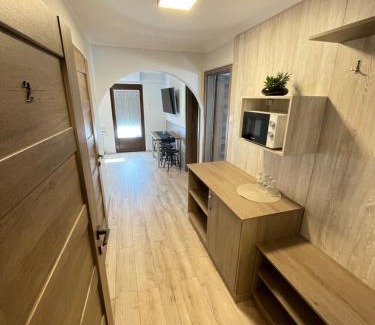 Balatonujlak Bed & Breakfast | Top-Rated Kukorica Csárda Apartman with Hot Tub & Dining