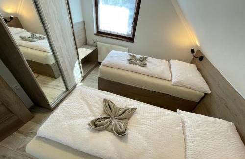 Balatonujlak Bed & Breakfast | Top-Rated Kukorica Csárda Apartman with Hot Tub & Dining