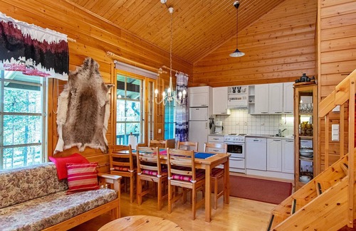Saariselka House | Relaxing Retreat at Kuksatie 7 a with Lake Views & Spa