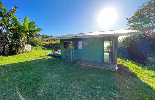 Kealakekua Cabin | Kukui Cabin: Cozy Retreat with Shared Bath & Kitchen