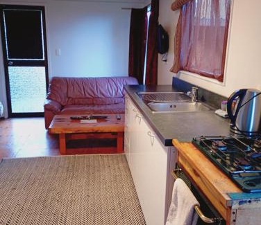 Waiotahi House | Relaxing Kukumoa Cabin with Ocean View & Family-Friendly Atmosphere
