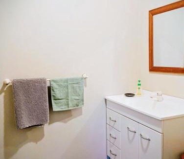 Waiotahi House | Relaxing Kukumoa Cabin with Ocean View & Family-Friendly Atmosphere