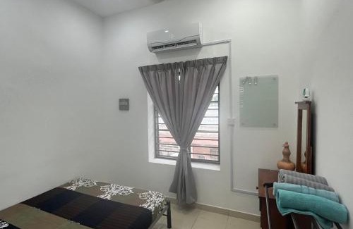 Enstek House | Discover KUL Rest House: Family-Friendly & Breakfast Included
