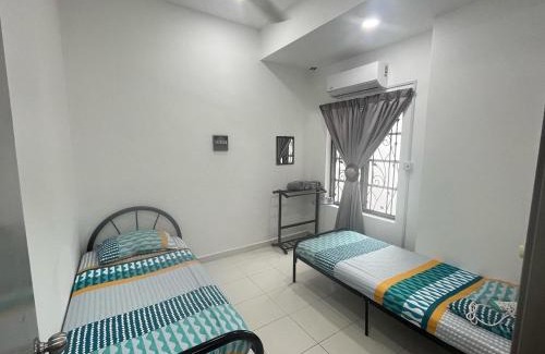 Enstek House | Discover KUL Rest House: Family-Friendly & Breakfast Included