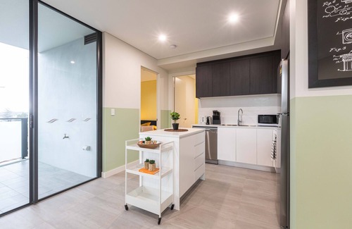 Mays Hill Apartment | Pet-Friendly KULA Apartment in Parramatta - 4 Star Comfort