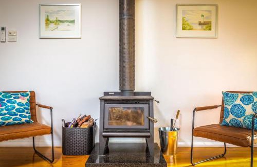 Broke House | Pet-Friendly Kulang Retreat with Pool & Games Room for 14