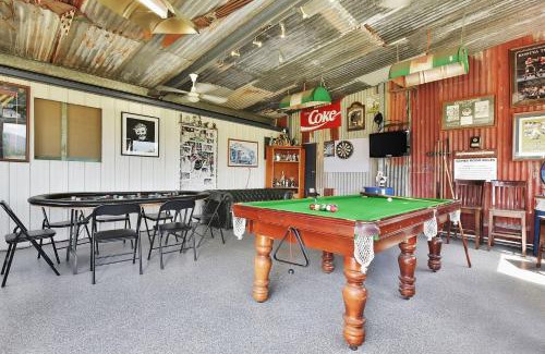 Broke House | Pet-Friendly Kulang Retreat with Pool & Games Room for 14