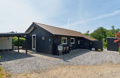 Frørup House | Oceanfront Retreat: Kulben Steps from the Sea