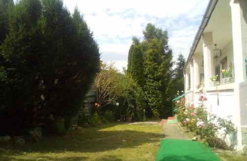 Hollohaza House | Top-Rated Kulcsosház Vendégház for Your Next Getaway