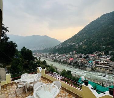 Mohal House | Inviting Kullu Manali Homestay with Pet-Friendly Perks