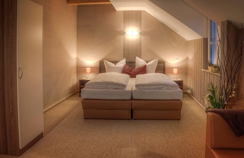 Weisen House | Discover Kulturscheune Schilde: Family-Friendly Retreat