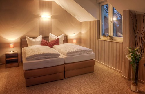 Weisen House | Discover Kulturscheune Schilde: Family-Friendly Retreat