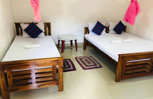 Polonnaruwa Hotel | Discover Kumari Resort: Family-Friendly with Dining Options