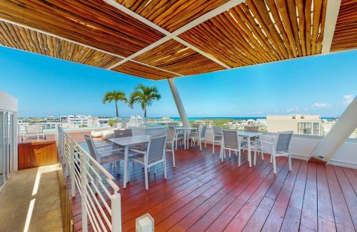 Zazil-ha Apartment | Discover Kumaru 502: Family-Friendly with Pool Access
