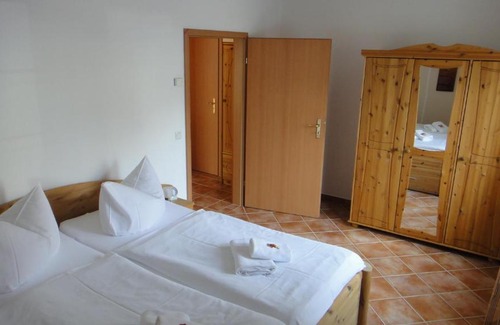 Oertzenhof Apartment | Kid-Friendly Kumm Wedder: Guest Rated 9/10 for Comfort