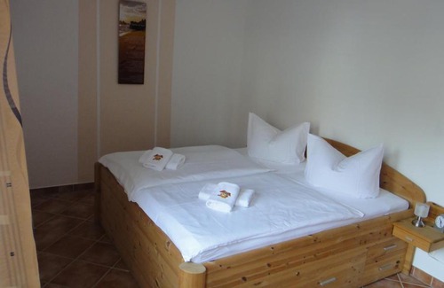 Oertzenhof Apartment | Kid-Friendly Kumm Wedder: Guest Rated 9/10 for Comfort