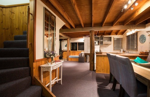 Dinner Plain Ski Chalet | Kumoninn - Modern Pet-Friendly Chalet for Families & Groups