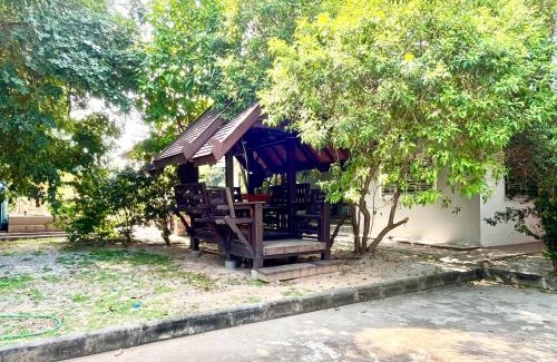 Nong Pla Lai House | Budget-Friendly Kunaeng Resort: Family Welcome Awaits