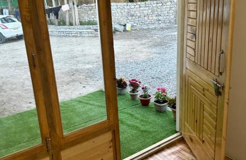 Hunder House | Budget-Friendly Kundan House: Pet & Child Friendly Stay