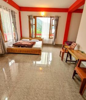 Bomdila House | Comfort at Kunjang Homestay: Pet Friendly with Breakfast