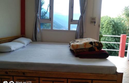 Bomdila House | Comfort at Kunjang Homestay: Pet Friendly with Breakfast