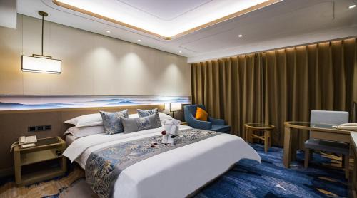 Kunming City Centre Hotel | Discover Kunming Golden Spring Hotel: Oceanfront Bliss