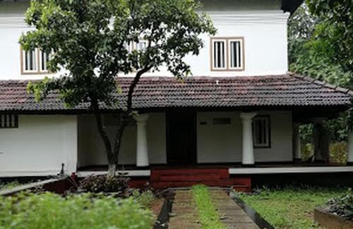 Thrissur Villa | Historic Kunnampath Heritage Nalukettu with Family Amenities