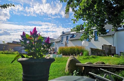 Basthorst House | Top-Rated Kunst Pension Frahm with Oceanfront Views