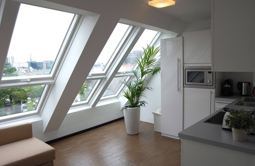 Weißgerber Apartment | Inviting Kunsthaus Apartments: Spa, Kitchen & Breakfast Included