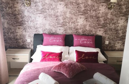 Szeged Apartment | Discover Kupola Apartman: Family-Friendly with Private Pool