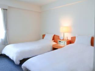 Kurashiki Hotel | Relax at Kurashiki Seaside Hotel with Pool & Hot Tub