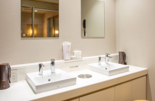 Ogaki Hotel | Top-Rated Kuretake Inn Premium Ogakiekimae with Spa & Breakfast
