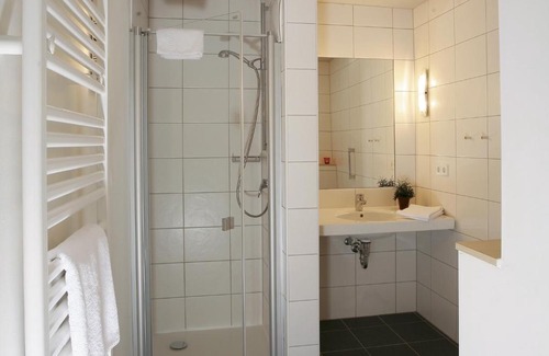 Griepshop Hotel | Cozy Kurhaus Pivittskrug: Oceanfront Bliss Awaits