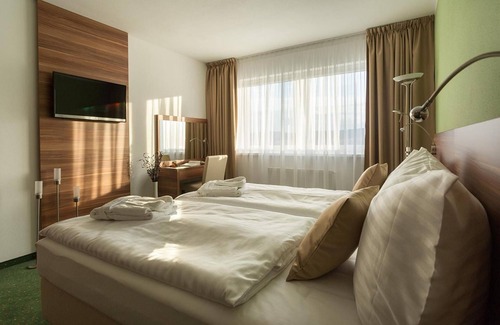 Neualbenreuth Hotel | Relax at Kurhotel Pyramide Sibyllenbad: Spa & Dining