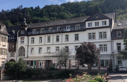 Bad Bertrich Hotel | Pet-Friendly Kurhotel Quellenhof with Restaurant & Family Perks
