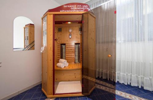 Bad Fuessing Hotel | Relax at Kurhotel Unter den Linden with Spa and Pool Access