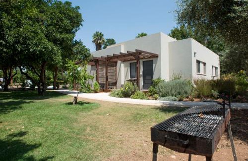 She'ar Yashuv House | Pet-Friendly Kurlender Guest House with Ocean Views
