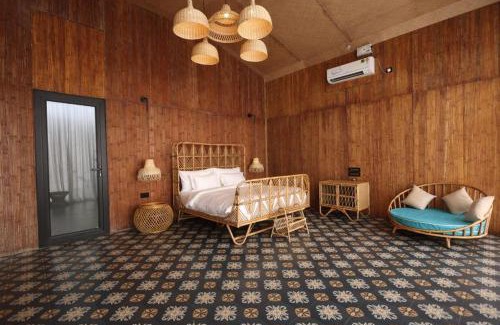 Kumta Hotel | Discover Kurma: 5-Star Ocean View Escape with Pool & Hot Tub