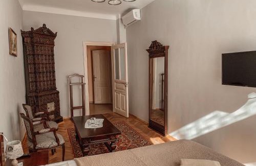 Lviv City Center Apartment | Top-Rated Kurnakh Apartment: Ideal for Families and Guests