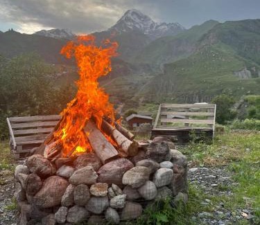 Stepantsminda Villa | Inviting Kuro Kazbegi: Pet-Friendly Retreat with Breakfast