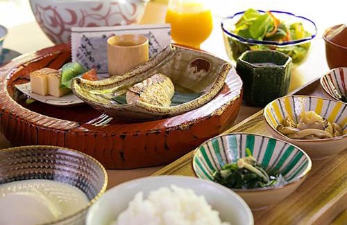 Kurokawa Onsen Hotel | Relax at Kurokawa-So: Family-Friendly & Hot Tub Retreat