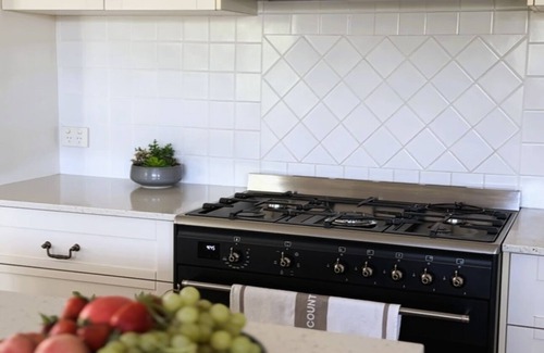 Moore Creek House | Kurrajong Lodge: Ideal for Business Stays with Pool Access